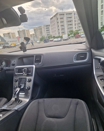 Volvo V60 cena 39900 przebieg: 267000, rok produkcji 2014 z Warszawa małe 106